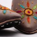 haftowane buty indyjskie, indyjskie pantofle skórzane, skórzane pantofle z haftem sklep,