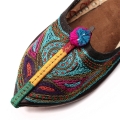 Jutti skórzane klapki indyjskie Niebieska Spirala, klapki kolorowe po domu, coś zamiast kapci,