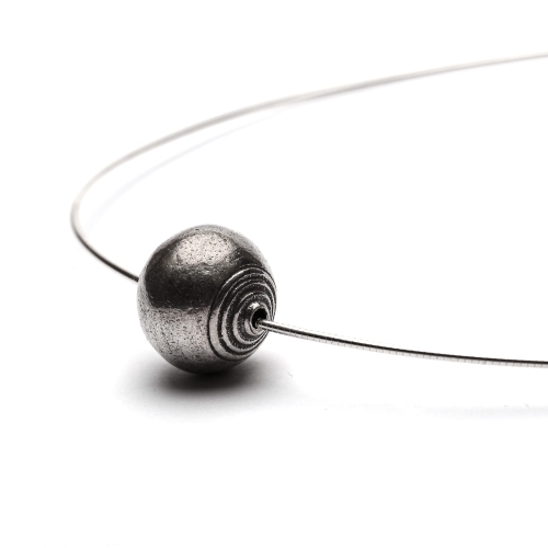 naszyjnik z dekoracyjną kulką, naszyjnik kulka,