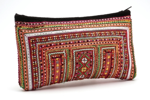 Saszetka z haftowanych materiałów etno Hmong