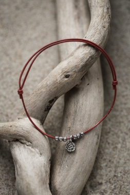 Bransoletka ze srebrną różą