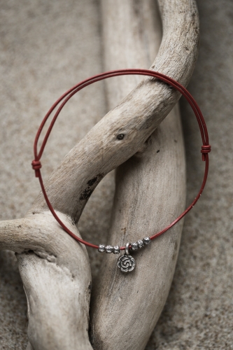 Bransoletka ze srebrną różą, biżuteria w stylu etno boho,