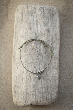 Bransoletka ze srebrną zawieszką - przeciwstawne spirale handmade etno boho