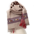 Indyjski szal z wełny jasny szary handmade etno boho wzory etniczne