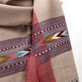Indyjski szal z wełny jasny szary handmade etno boho wzory etniczne